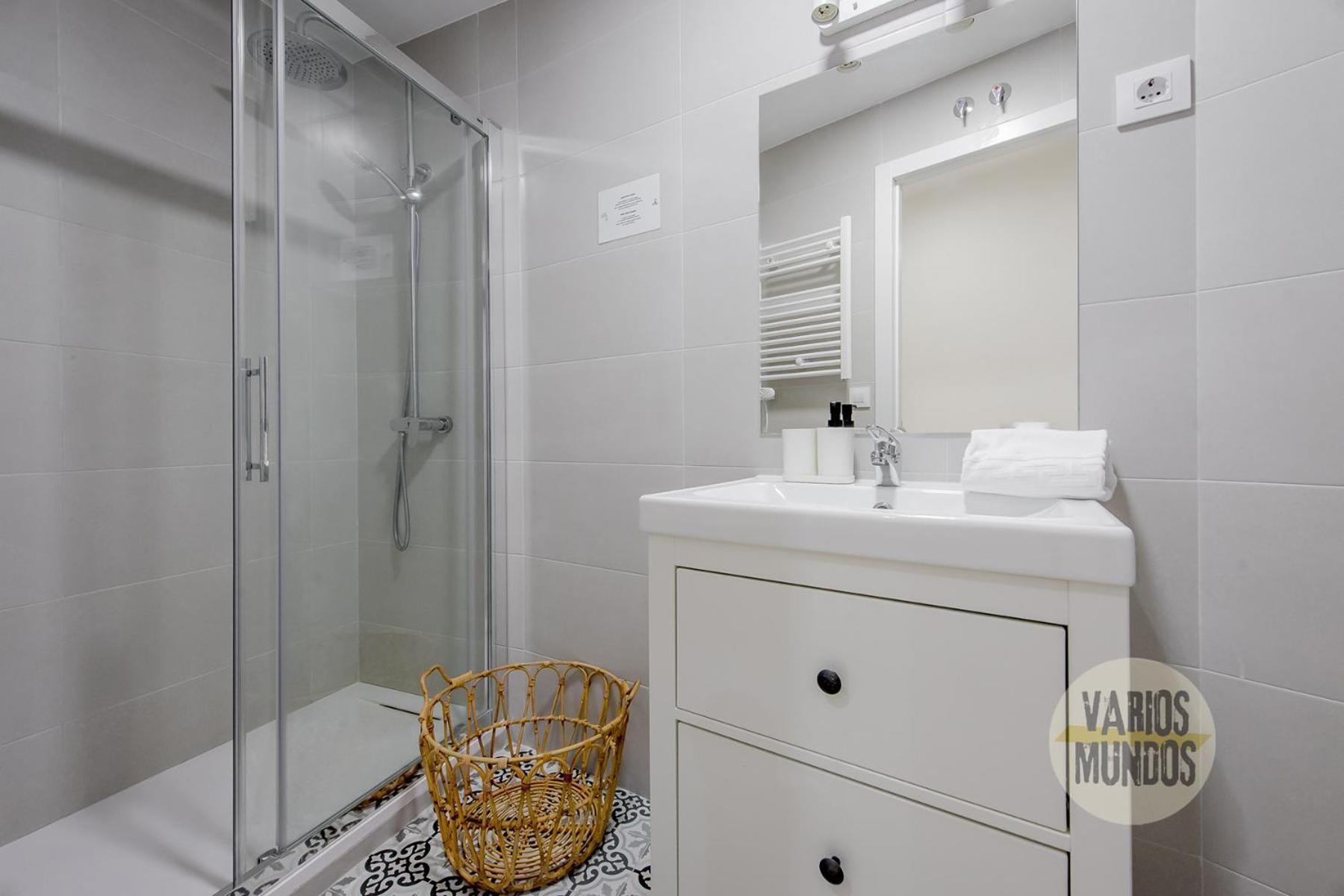 Spacious New Aparment Para 8Pax En La Plaza De Tirso E1 Madrid Exterior photo